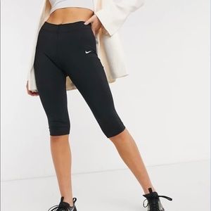Nike Crop Black Leggings